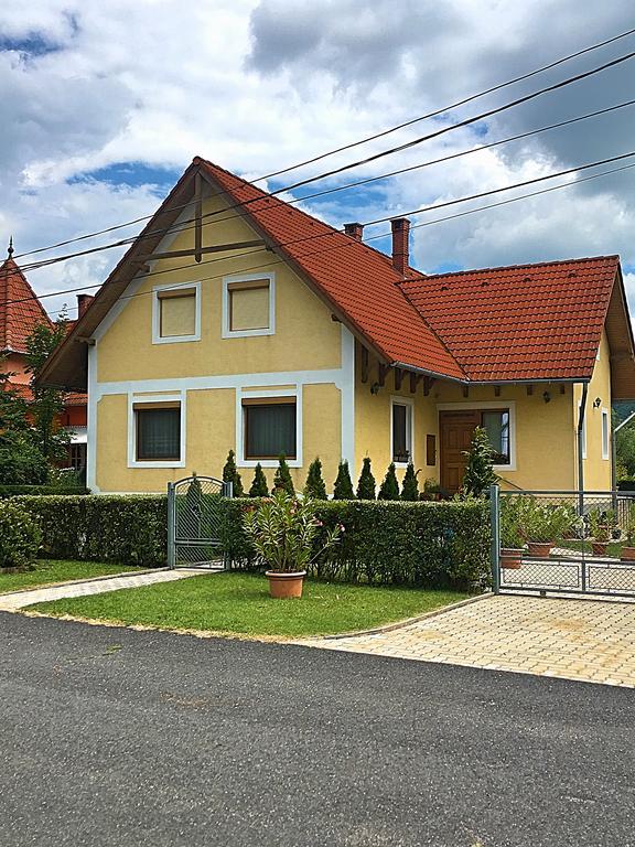 Petra Apartmanhaz Бадачоньтомай Екстер'єр фото