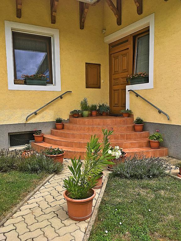 Petra Apartmanhaz Бадачоньтомай Екстер'єр фото