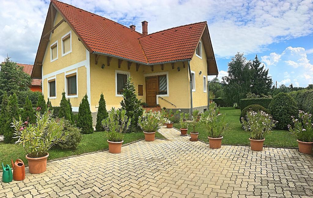 Petra Apartmanhaz Бадачоньтомай Екстер'єр фото